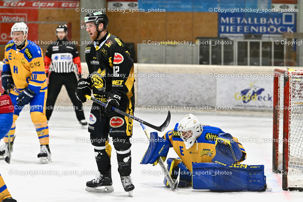 MET PHOTOVOLTAIK HORNETS SPITTAL vs. 1. EHC ALTHOFEN | #31 Horn Fabian EHC Althofen, #12 Glavic Gasper EC Hornets Spittal, #18 Isopp Maximilian Oliver EHC Althofen, MET PHOTOVOLTAIK HORNETS SPITTAL vs. 1. EHC ALTHOFEN, MET PHOTOVOLTAIK HORNETS SPITTAL vs. 1. EHC ALTHOFEN am 10.01.2026 in Spittal an der Drau (Eissportzentrum Spittal), Austria, (Photo by Bernd Stefan)