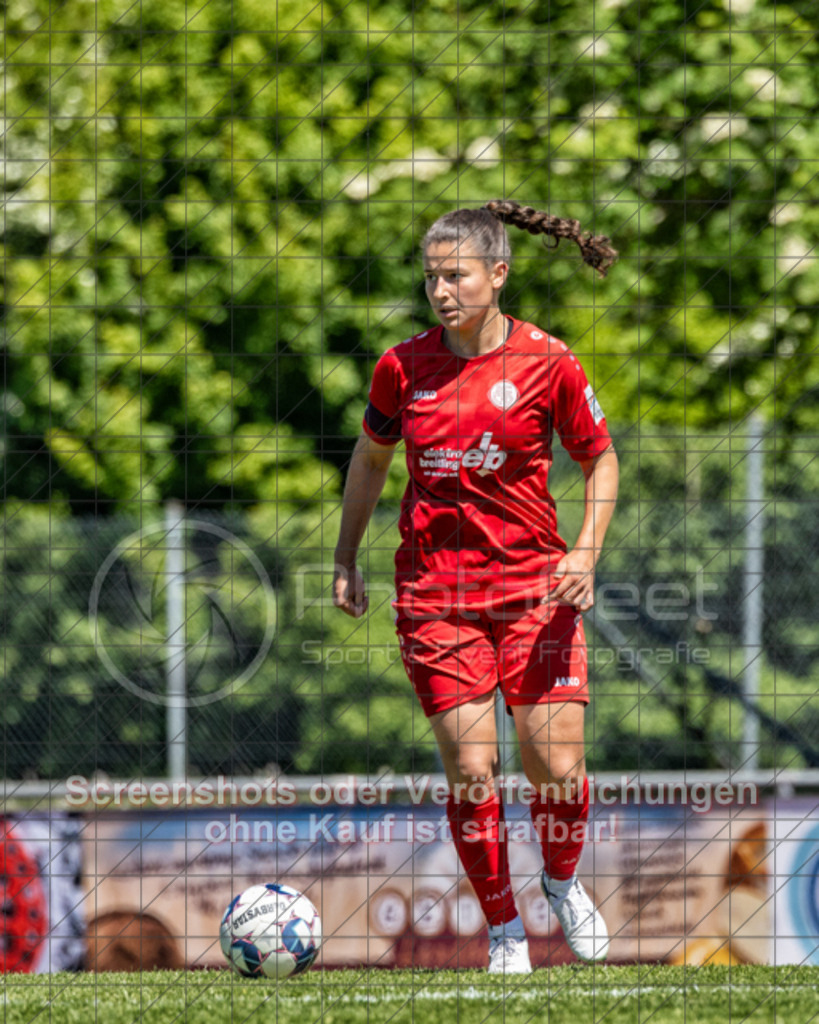 20250510_143306_0516-Bearbeitet | #,1.FC Donzdorf (rot) vs. Karlsruher SC (blau), Fussball, EnBW-Oberliga B -Juniorinnen, 23. Spieltag, Saison 2024/2025, Rasenplatz, Lautertal Stadion, Süßener Straße 16, 73072 Donzdorf, 10.05.2025 - 14:00 Uhr,Foto: PhotoPeet-Sportfotografie/Peter Harich