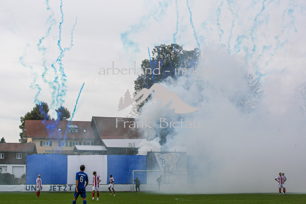 993T8389 | Pyro Nebel hüllt bald den halben Platz ein