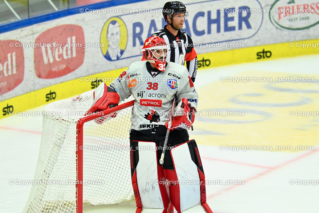 EC IDM Wärmepumpen VSV vs. HDD Jesenice | Orel Stephan Referee,#38 Us Zan HDD Jesenice, EC IDM Wärmepumpen VSV vs. HDD Jesenice, EC IDM Wärmepumpen VSV vs. HDD Jesenice am 08.09.2024 in Villach (Stadthalle Villach), Austria, (Photo by Bernd Stefan)