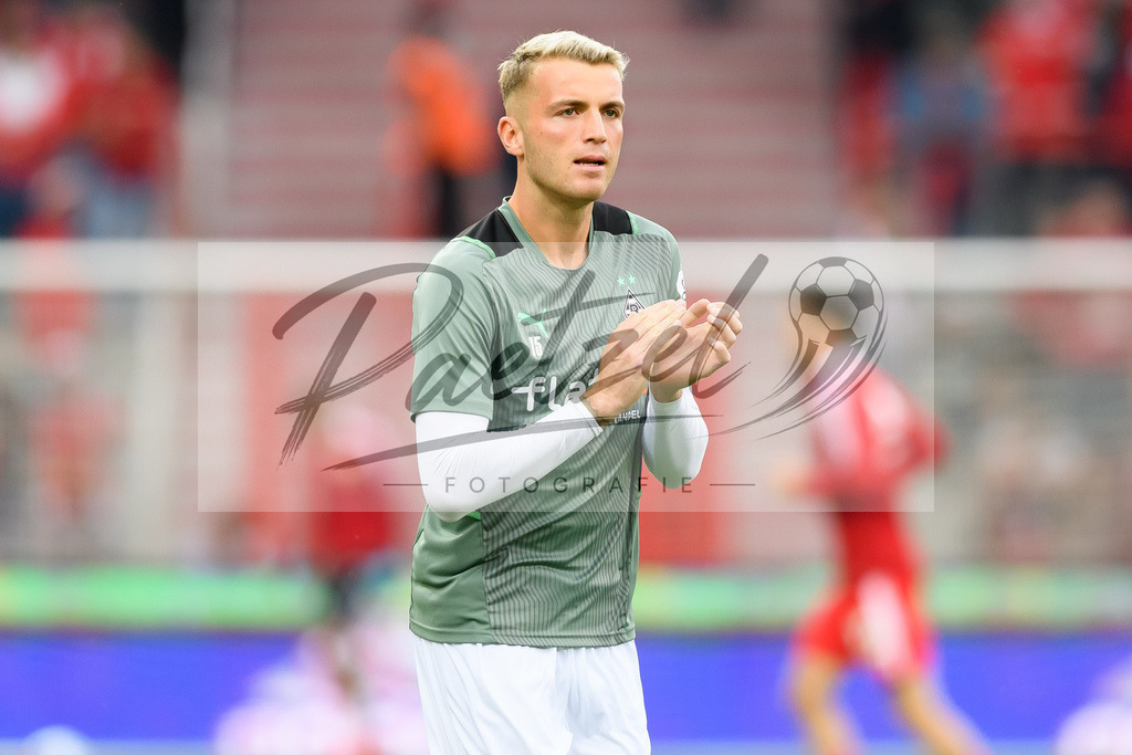 FCUBMG20210829_087 | Fussball, Herren: Jordan Beyer (Borussia Moenchengladbach) gestikuliert beim Spiel der 1. Bundesliga zwischen 1. FC Union Berlin und Borussia Moenchengladbach im Stadion An der Alten Foersterei am 29.08.2021 in Berlin, Deutschland. - Realisiert mit Pictrs.com