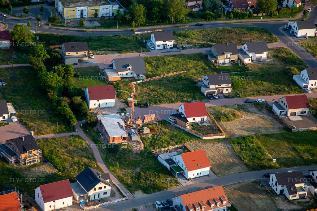 Luftbild: Neubaugebiet Lavendelweg in Kandel im Bundesland Rheinland-Pfalz in Deutschland. Foto: IMG_136282.jpg vom 07.06.2023 durch Werner Riehm/FLY-FOTO.de