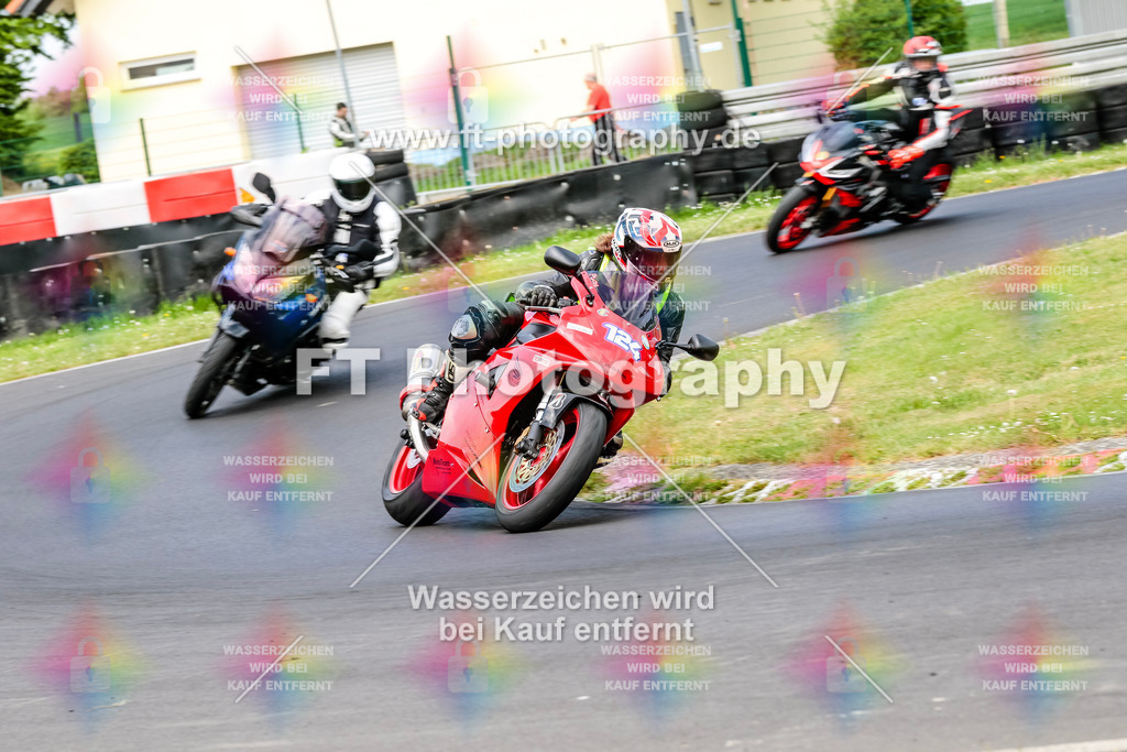 MotoTeamVBK-20744 | Hier findet Ihr Bilder von Touristenfahrten auf der Nürburgring Nordschleife oder von anderen Veranstaltungen die ich besucht habe. Viel Spass beim Durch Schauen 