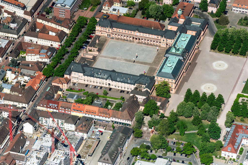 dr__0051301.jpg | RASTATT 22.04.2020 Gebäudekomplex im Schloßpark vom Residenzschloss Rastatt in Rastatt im Bundesland Baden-Württemberg, Deutschland. // Building complex in the park of the castle Residenzschloss Rastatt in Rastatt in the state Baden-Wurttemberg, Germany. Foto: Daniel Reiter