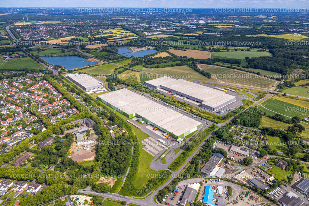 Kamp-Lintfort240705578 | Luftbild, duisport logport IV, Logistik Gewerbegebiet, E-Commerce-Unternehmen Chal-Tec Fulfillment GmbH, Poco Logistik Zentrum, Norddeutschlandstraße, Bohnen Logistik am Vinnmannsweg, Baggersee Frika Kies, Fernsicht, Lintfort, Kamp-Lintfort, Ruhrgebiet, Nordrhein-Westfalen, Deutschland