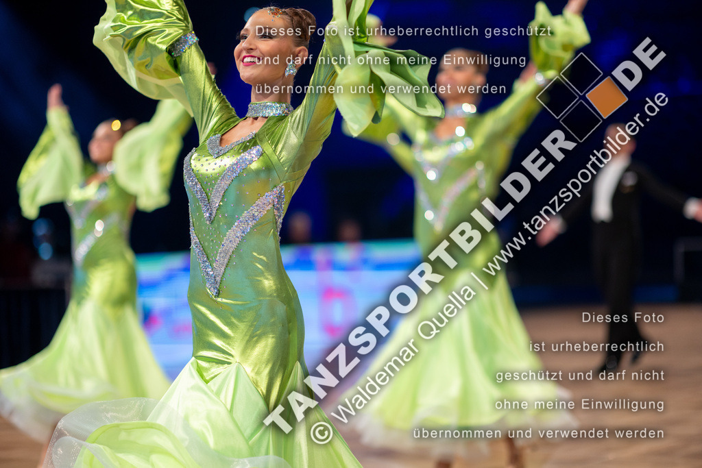 20251206-00661 | Hier finden Sie Tanz Bilder vom Latein und Standard Formationen tanzen. Sportbilder vom Tanzsport. Schöne Fotos und von Weltmeisterschaft, Europameisterschaft, Bundesliga, Regionalliga, Oberliga und Landesliga sowie von GOC Stuttgart, DanceComp, WM Bremen