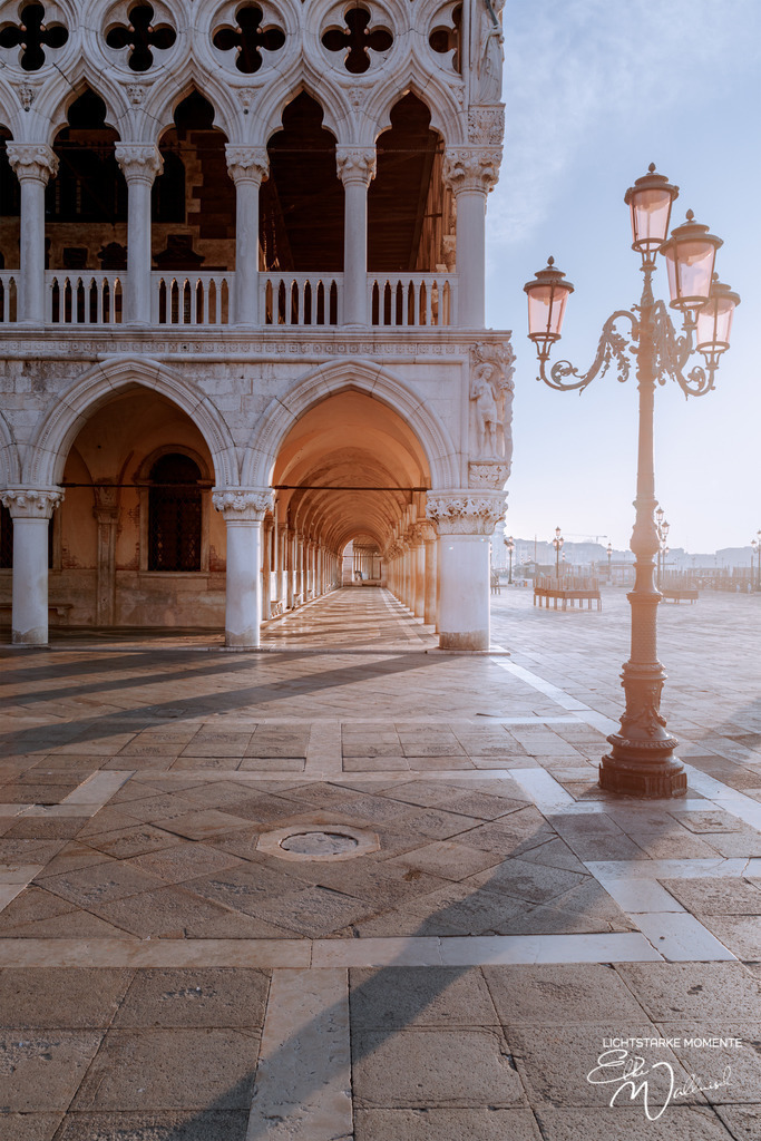 20220309-073250 ITALIEN-Venedig _013-1 Kopie | Herzlich willkommen auf meiner Seite! Ich bin Elke Wallnisch, Deine Fotografin für lichtstarke Momente. Der Name steht für alles, was mich mit der Fotografie verbindet: Das Licht und seine machtvolle Wirkung auf eine Situation oder unsere Stimmung - Realisiert mit Pictrs.com