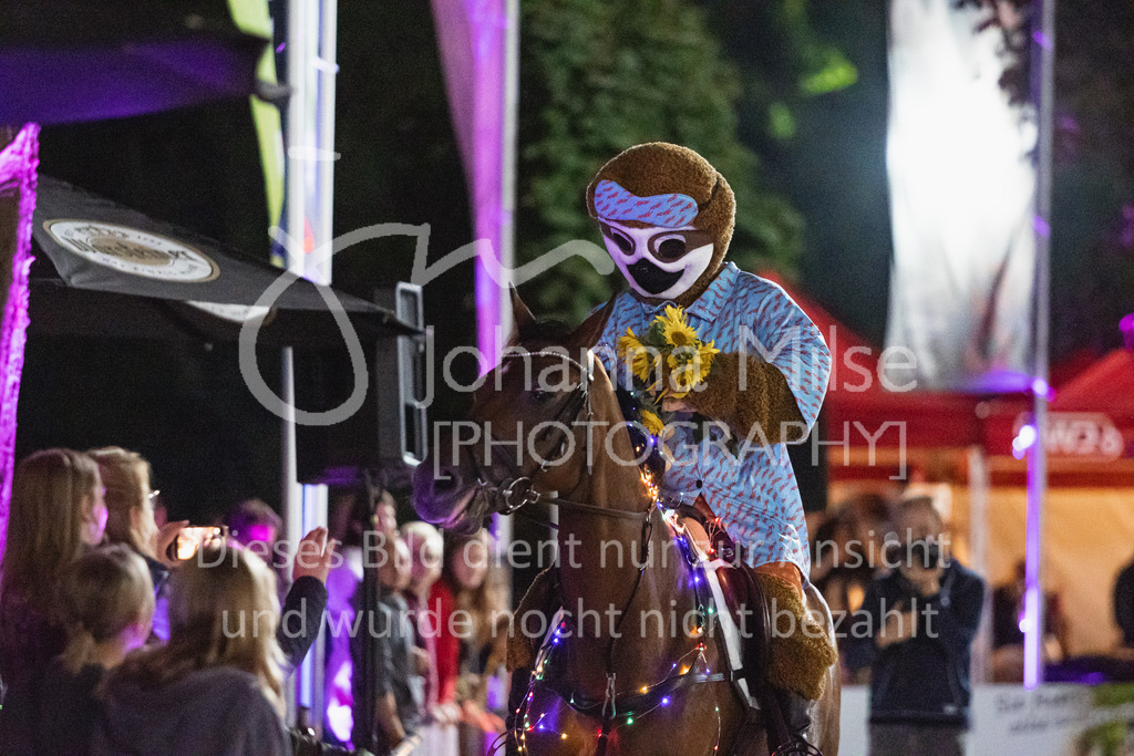 220827_Delbrueck_Kostuem-699 | Deine schönsten Turniermomente als professionelle Fotos! Entdecke hochwertige Pferdesport-Fotografie im Online-Shop. Jetzt Fotos finden & bestellen!