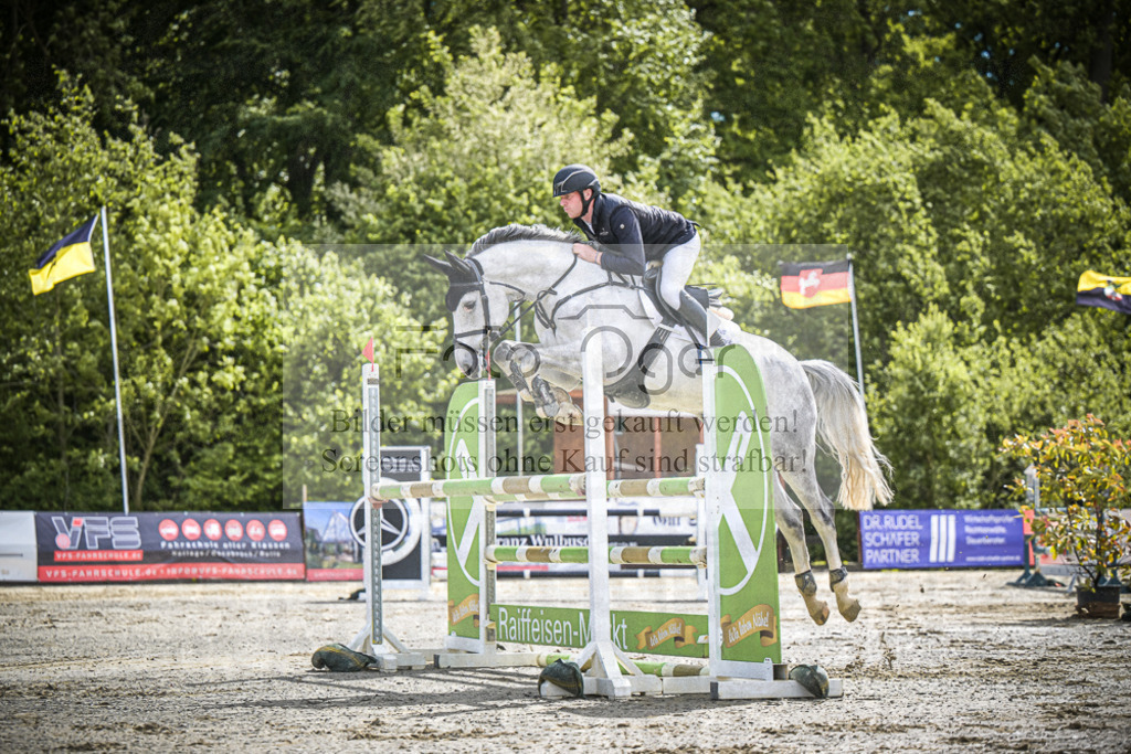 DOS_7648 | Entdecke hochwertige Reitturnierfotos von Foto Oger. Professionell, emotional und authentisch – jetzt Lieblingsmomente im Shop bestellen.Deutschlandweite Turnierfotografie. - Realisiert mit Pictrs.com