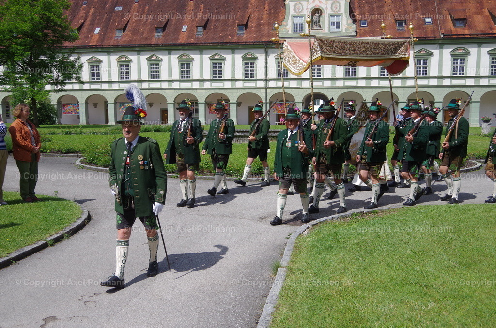 IMGP7072 | fotografiert von Axel PollmannLeonhardi Wallfahrt Benediktbeuern und Murnau, Fronleichnam, Fasching, Landschaft im Loisachtal und Benediktbeuern  - Realisiert mit Pictrs.com