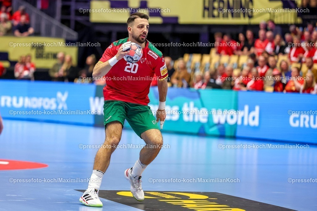 EHF16012601002 | 16.01.2026, Handball, Men's EHF EURO 2026, Portugal - Rumänien, Jyske Bank Boxen in Herning, Dänemark, Preliminary Round:  Miguel Jose Soares Neves (Portugal #20) 