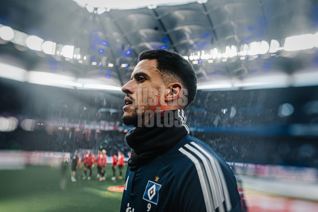 Fußball | Männer | Saison 2025/2026 | 1. Fußball-Bundesliga | 22. Spieltag | Hamburger SV vs. 1. FC Union Berlin | 14.02.2026 | Robert Glatzel (#9, HSV) geht nach dem Aufwärmen in die Kabine Obejktivfilter