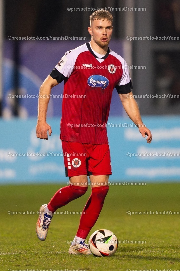 xYDR2802250101074 | 28.02.2025, xydrx, Fußball, Viktoria Köln - 1.FC Saarbrücken, 3.Liga, Sportpark Höhenberg, Saison 2024 2025: Lars Dietz (Viktoria Köln #2) DFB regulations prohibit any use of photographs as image sequences and or quasi-video.