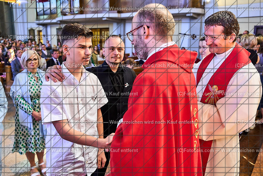 ALP1189_PfarrFirmung Wieselburg_Firmvorgang | (C)FotoLois.com, Alois Spandl, Firmung in der Pfarrkirche Wieselburg mit Generalvikar Dr. Christoph Weiss, Dechant Pfarrer Daniel Kostrzycki und Monignore Franz Dammerer, Sa 15. Juni 2024.