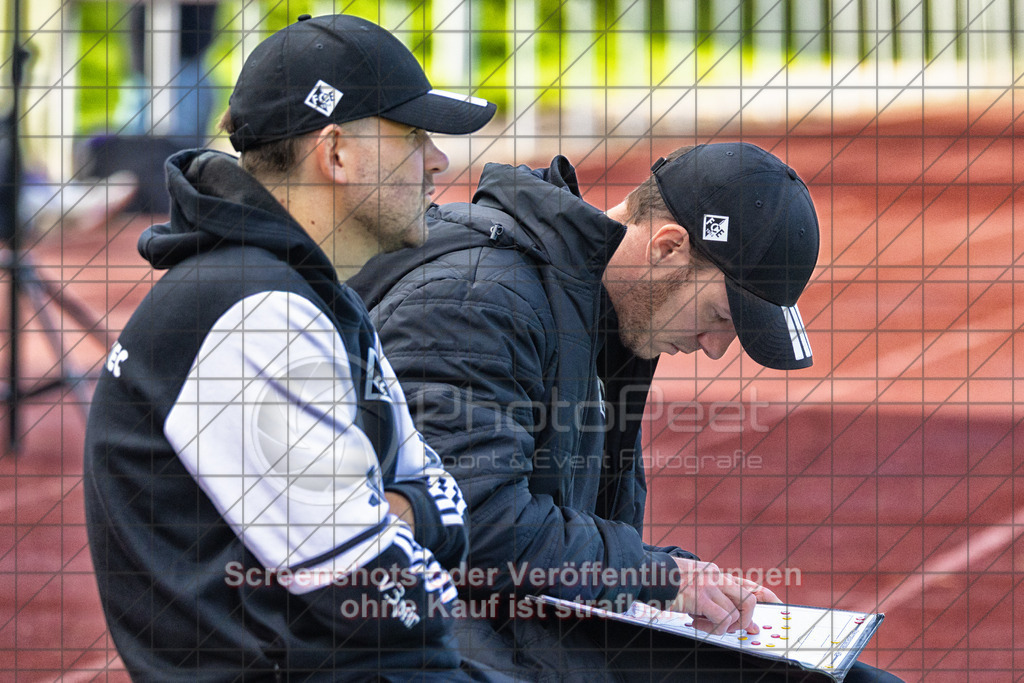 20261010_153623_0313-Bearbeitet_(c)_by_PhotoPeet | #,1.FC Eislingen (weiß) vs. TSV Bernhausen (lila), Fussball, Landesliga 2 - wfv, 11. Spieltag, Saison 2026/2027, Rasenplatz, Eichbachstation, Haldenstraße, 73054 Eislingen, 10.10.2026 - 15:30 Uhr,Foto: PhotoPeet / Sport- &amp; Eventfotografie / Peter Harich
