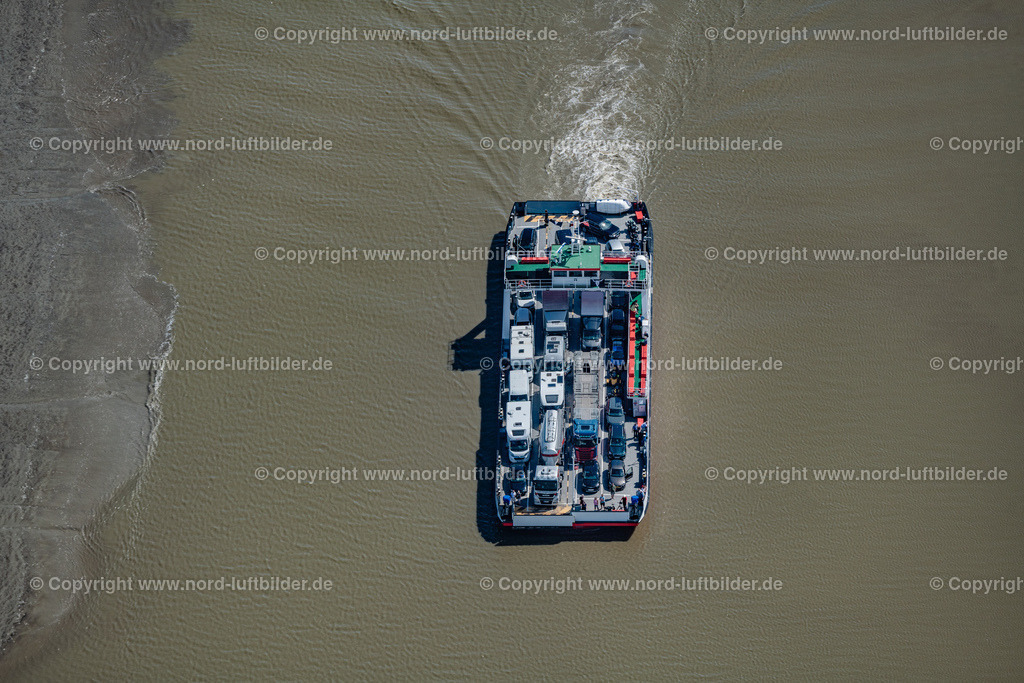 Wischhafen_FRS_Elbfähren_Wilhem_Krooss_ELS_3243020822 | WISCHHAFEN 02.08.2022 Fahrt eines Fähr- Schiffes der " Elbfähre Glückstadt Wischhafen " " Wilhelm Krooss" in Wischhafen im Bundesland Niedersachsen, Deutschland. Weiterführende Informationen bei: FRS Elbfähre Glückstadt Wischhafen GmbH. // Ride a ferry ship " Elbfaehre Wischhafen " in Drochtersen in the state Lower Saxony, Germany. Further information at: FRS Elbfaehre Glueckstadt Wischhafen GmbH. Foto: Martin Elsen