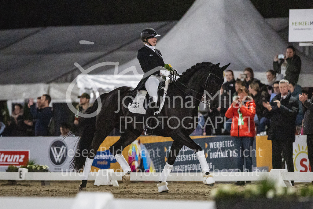 230429_Dressurfestival_S-Kür-366 | Deine schönsten Turniermomente als professionelle Fotos! Entdecke hochwertige Pferdesport-Fotografie im Online-Shop. Jetzt Fotos finden & bestellen!