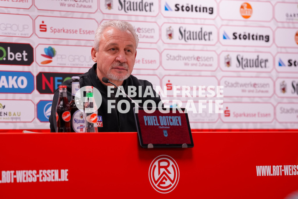 GER Rot-Weiss Essen vs. SSV Ulm, Fussball, 3. Liga, Spieltag 19, Saison 2025/2026, 20.12.2025 | GER Rot-Weiss Essen vs. SSV Ulm, Fussball, 3. Liga, Spieltag 19, Saison 2025/2026, 20.12.2025Foto: Fabian Friese - Realisiert mit Pictrs.com