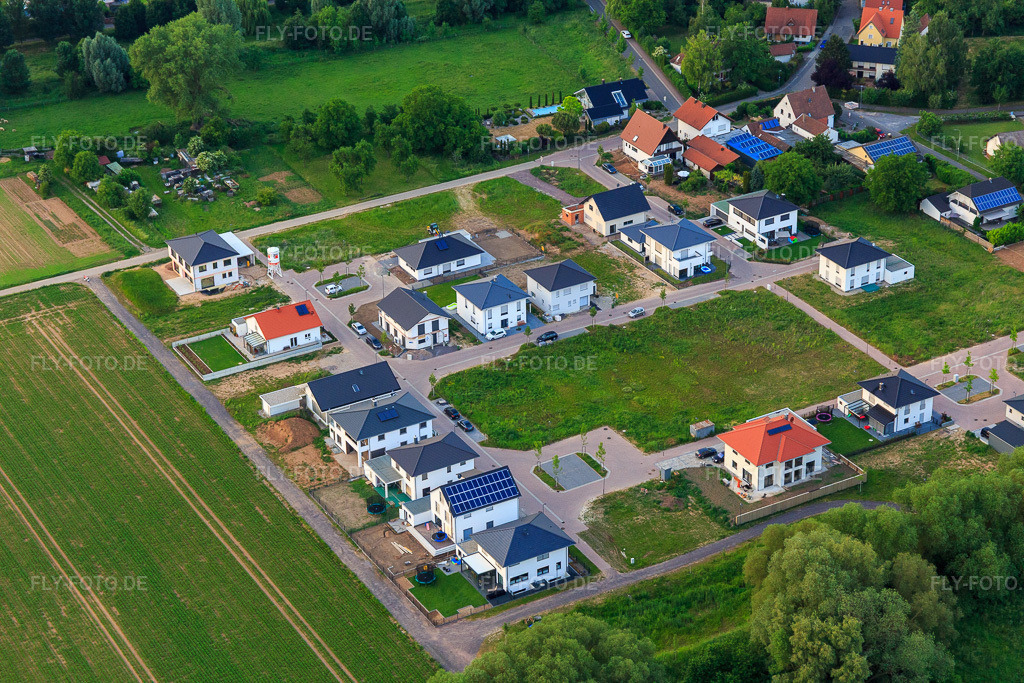 Luftbild: Neubaugebiet In den Hundertmorgen in Offenbach an der Queich im Bundesland Rheinland-Pfalz in Deutschland. Foto: IMG_100614.jpg vom 01.06.2017 durch Werner Riehm/FLY-FOTO.de