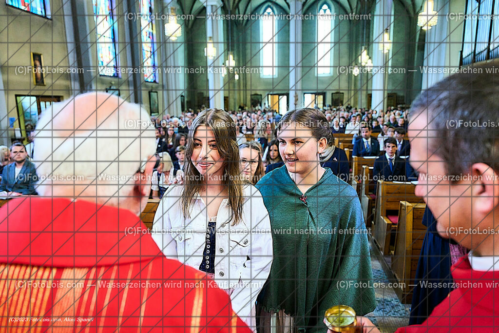 ALP2371_Pfarrfirmung Wieselburg_Sakrament der Firmung | (C)FotoLois.com, Alois Spandl, Pfarrfirmung in Wieselburg mit Firmspender Eduard Gruber (ehemaliger Generalvikar der Diözese St. Pölten), Sa 3. Juni 2023.