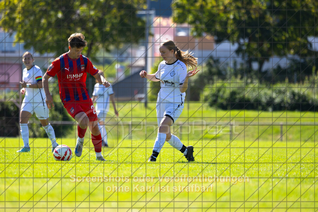 20260906_121442_0209_(c)_by_PhotoPeet | Mia Vetter (1.FC Heidenheim #23) und Celine Weingold (1.FC Donzdorf #16)1.FC Donzdorf (weiß) vs. 1.FC Heidenheim 1846 (rot), Fußball, Frauen-Verbandspokal Gruppe 2, 2. Runde, Saison 2026/2027, Rasenplatz Lautertal Stadion, Süßener Straße 16, 73072 Donzdorf, 06.09.2026 - 11:00 Uhr,Foto: PhotoPeet / Sport- &amp; Eventfotografie / Peter Harich