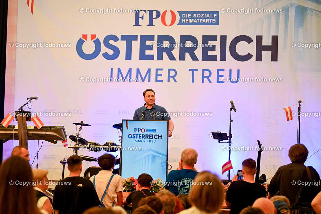 Urfahraner Jahrmarkt_ 1.Mai Kundgebung FPOE_ 01.05.2025-110 | 01.05.2025, Urfahraner Jahrmarkt, AUT, 1.Mai Kundgebung FPOE, im Bild Manfred Haimbuchner (FP, Landeshauptmann Stellvertreter Ooe) 