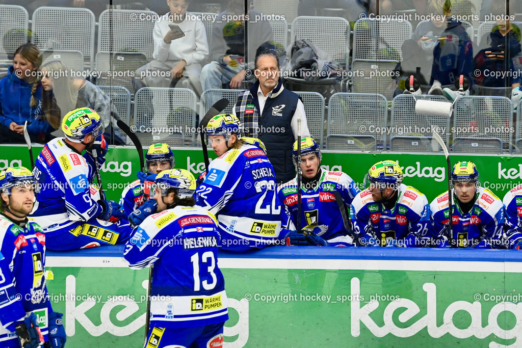 EC IDM WÄRMEPUMPEN VSV vs. Vienna Capitals | Spielerbank EC VSV, Tray Tuomie Headcoach EC VSV, EC IDM WÄRMEPUMPEN VSV vs. Vienna Capitals, EC IDM WÄRMEPUMPEN VSV vs. Vienna Capitals am 16.11.2025 in Villach (Stadthalle Villach), Austria, (Photo by Bernd Stefan)