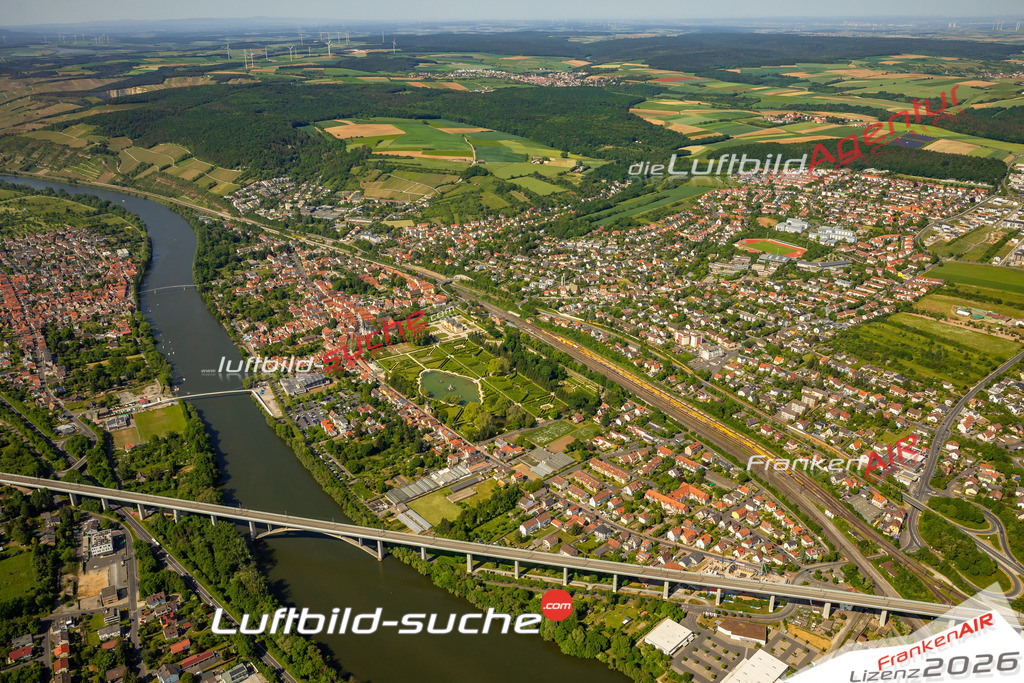 Das Luftbild zeigt  Veitshöchheim - Die Luftaufnahme wurde 2023 vom UL-Flugzeug aus erstellt ( keine Drohne ) - Hochauflösende Luftaufnahme - Für grossformatige Ausdrucke geeignet. Die Geschenkidee !Mit Lizenz und Bildrechte bestellbar