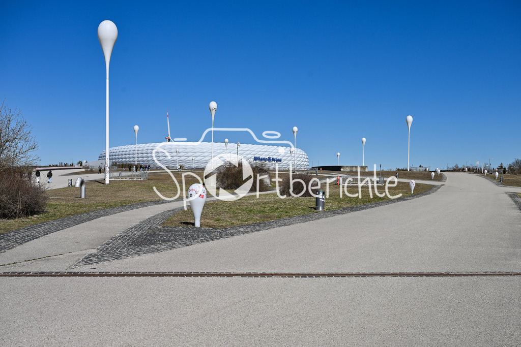 Allianz Arena | Die Esplanade in Muenchen Froettmaning mit Blick auf die Allianz Arena, Symbolbild