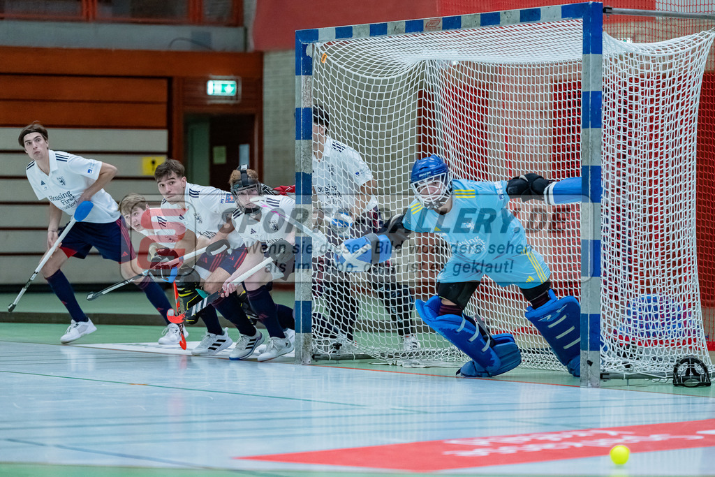 HK_20231217_107547 | 1. Bundesliga Herren Crefelder HC - Düsseldorfer HC  am 17.12.2023 Sporthalle Glockenspitz, Krefeld , Esser Quentin Torwart ( Düsseldorfer HC #24 )