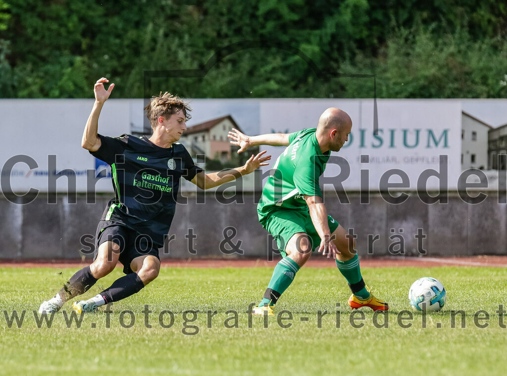 2023-07-09_028_FC_Forstern_gegen_SpVgg_Neuching | Forstern, Deutschland, 09.07.2023:
Fußball, Kreisklasse 2023 / 2024, Testspiel, FC Forstern gegen SpVgg Neuching, Endergebnis: 2:4

Sven Wagner (SpVgg Neuching, #7), Johannes Kern (FC Forstern, #5)

Foto: Christian Riedel / fotografie-riedel.net
