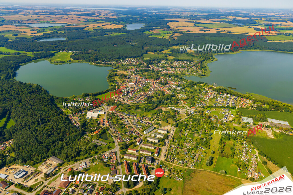 Vs Google Maps Warin - Die Luftaufnahme wurde 2025 vom UL-Flugzeug heraus erstellt ( keine Drohnenaufnahme ) - Hochauflösende Luftaufnahme - für Wandbilder und großformatige Ausdrucke geeignet. Das besondere Geschenk!Hier alle&nbsp;Infos zur Lizenzierung der LuftaufnahmeWir fliegen auch dieses Jahr wieder in Ihre Region um Luftbilder zu erstellen.- Luftbild anfragen