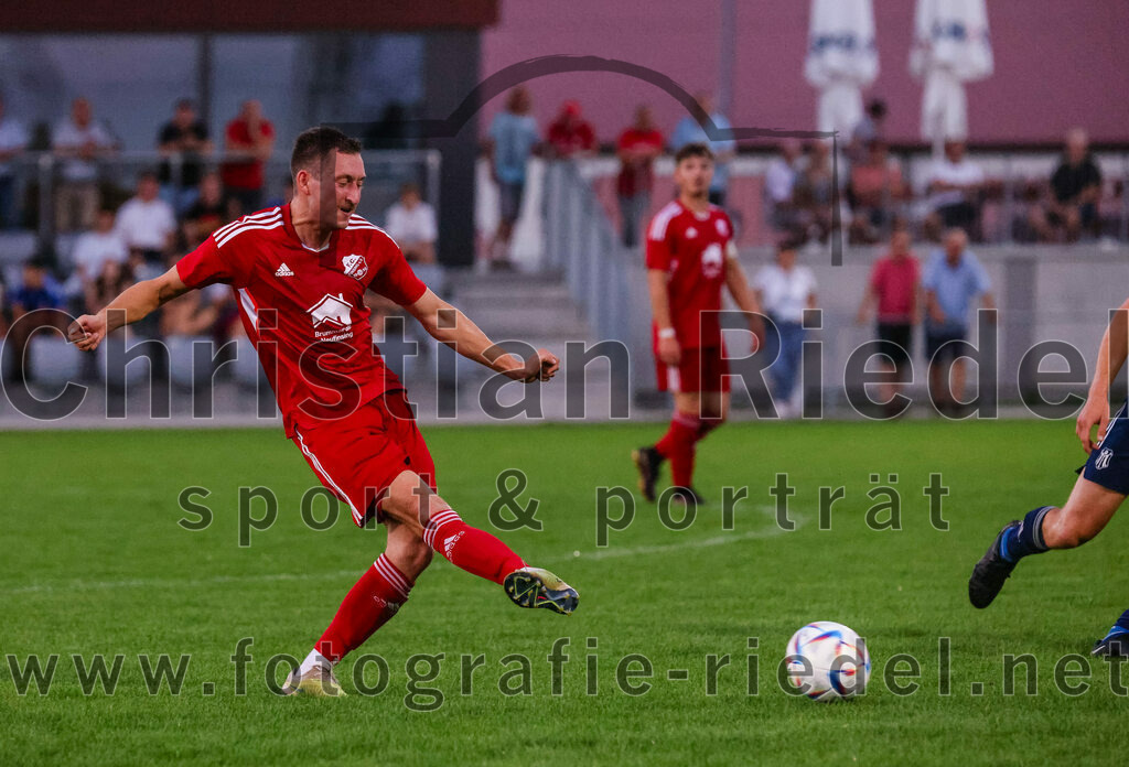 2023-08-22_049_FC_Finsing_gegen_SC_Moosen-Vils | Finsing, Deutschland, 22.08.2023:
Fußball, Kreisliga 2023 / 2024, 5. Spieltag, FC Finsing gegen SC Moosen/Vils, Endergebnis: 5:0

Kilian Schmitt (FC Finsing, #8)

Foto: Christian Riedel / fotografie-riedel.net