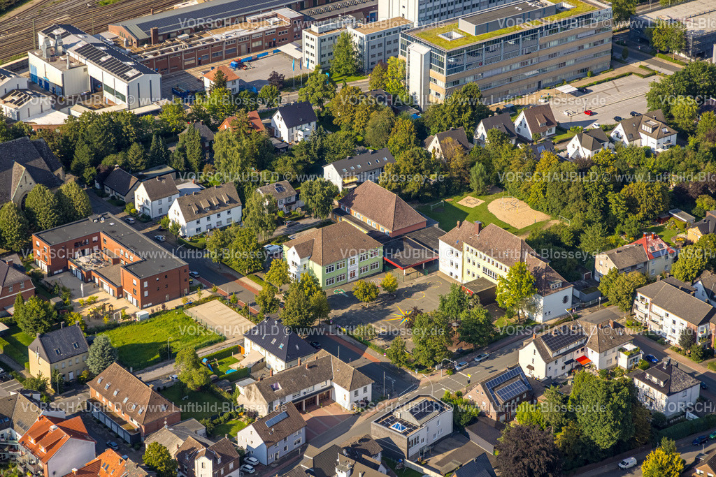 Beckum230805798Neubeckum | Luftbild, Friedrich-von-Bodelschwingh-Schule, Stern auf dem Schulhof, Neubeckum, Beckum, Münsterland, Nordrhein-Westfalen, Deutschland