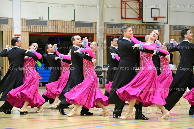 20230114-1380-formationstanz-buli-HENFOTO | 14.01.2023 Tanzsport 2. Bundesliga Süd West Formationsturnier Formationstanzen Standard TSZ Blau-Gold-Casino Darmstadt B (Foto: Peter Henrich) - Realisiert mit Pictrs.com