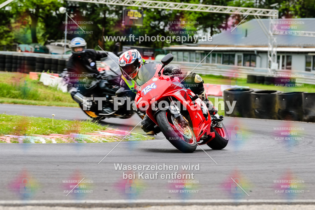 MotoTeamVBK-20405 | Hier findet Ihr Bilder von Touristenfahrten auf der Nürburgring Nordschleife oder von anderen Veranstaltungen die ich besucht habe. Viel Spass beim Durch Schauen 