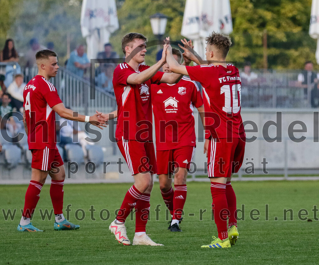 2023-08-11_096_FC_Finsing_gegen_SV_Eichenried | Finsing, Deutschland, 11.08.2023:
Fußball, Kreisliga 2023 / 2024, 4. Spieltag, FC Finsing gegen SV Eichenried, Endergebnis: 3:0

Jubel nach dem 2:0 durch Florian Hölzl (FC Finsing, #10)
Philipp Tholl (FC Finsing, #4), Fabian Kövener (FC Finsing, #12), Florian Hölzl (FC Finsing, #10)

Foto: Christian Riedel / fotografie-riedel.net