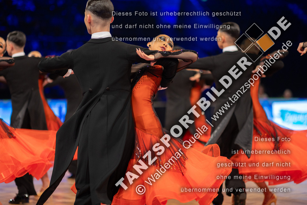 20251206-02403 | Hier finden Sie Tanz Bilder vom Latein und Standard Formationen tanzen. Sportbilder vom Tanzsport. Schöne Fotos und von Weltmeisterschaft, Europameisterschaft, Bundesliga, Regionalliga, Oberliga und Landesliga sowie von GOC Stuttgart, DanceComp, WM Bremen