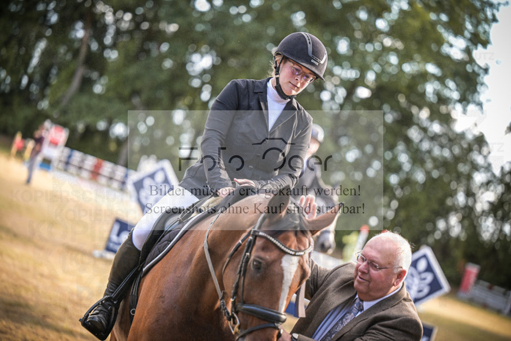 DOS_0022 | Entdecke hochwertige Reitturnierfotos von Foto Oger. Professionell, emotional und authentisch – jetzt Lieblingsmomente im Shop bestellen.Deutschlandweite Turnierfotografie. - Realisiert mit Pictrs.com