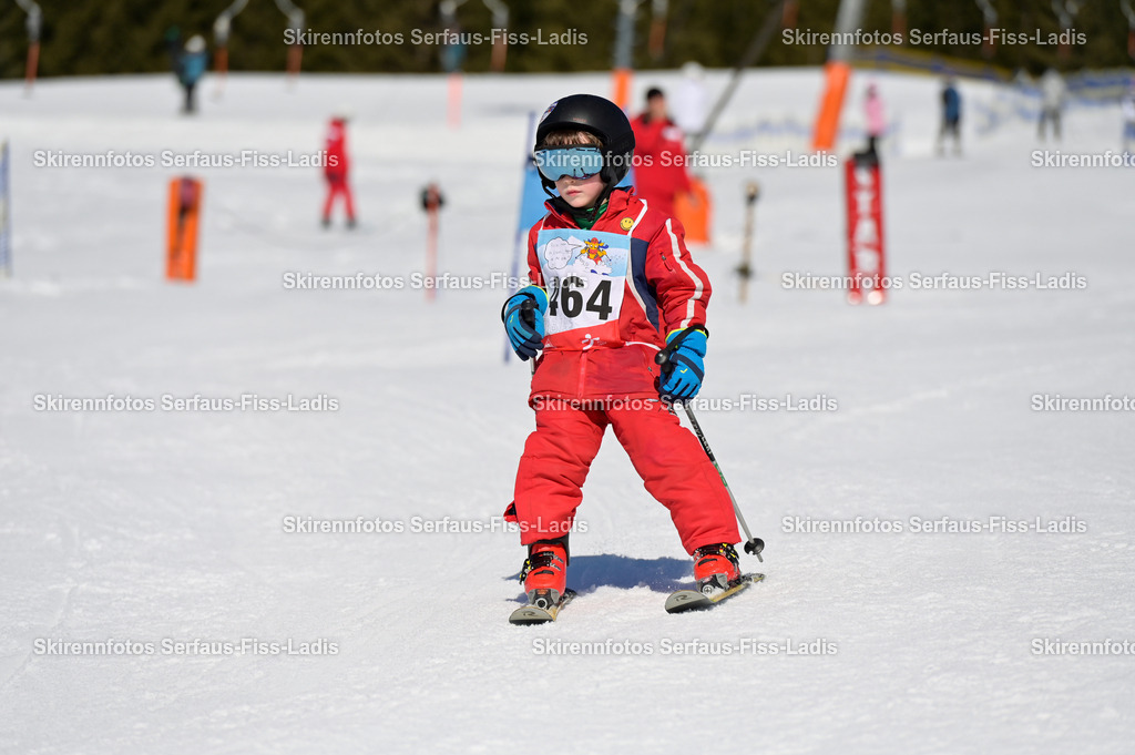 SRF_27.02.2026_360 | Skirennfotos,Serfaus,Fiss,Ladis,Kinderskirennen,Winter,Tirol,Oberland,skirace,SFL,feelfree,weil wir's genießen,ski,Ski,skifahren,Sonnenplateau, - Realisiert mit Pictrs.com