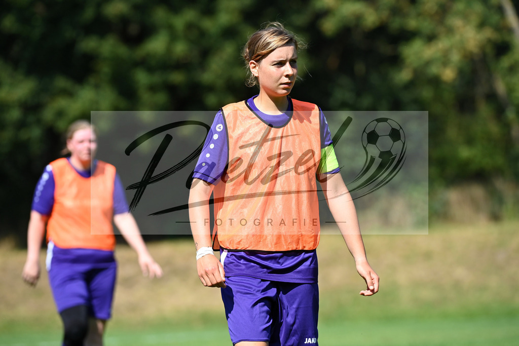 VFBGRE20200816_0038 | Fussball, Frauen:   bei dem Testspiel zwischen VfB Schinkel und TSG 07 Burg Gretesch IV auf der Sportanlage am Zuschlag am 16.08.2020 in Osnabrueck, Deutschland. - Realisiert mit Pictrs.com