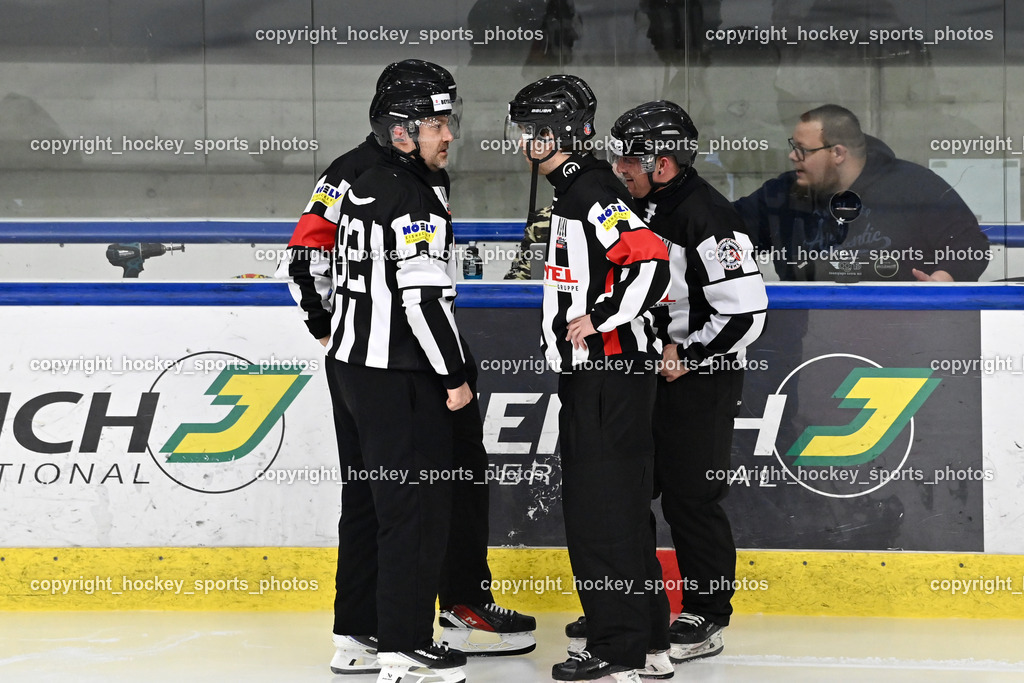 ATSE Graz vs. EHC Lustenau | MEIXNER Sebastian Referee, WENUSCH Hermann Referee, BERGER Oliver Referee, SCHAFFER Markus Referee, ATSE Graz vs. EHC Lustenau, ATSE Graz vs. EHC Lustenau am 14.02.2026 in Graz (Merkur Eishalle ), Austria, (Photo by Bernd Stefan)