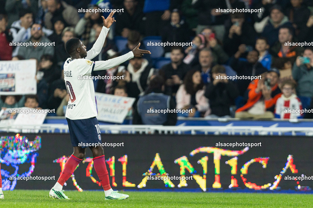 9L6A0862 | Joie des joueurs de l'equipe de Paris Saint-Germain (PSG) apres le but de Ousmane Dembélé #10 (PSG) - Realisiert mit Pictrs.com