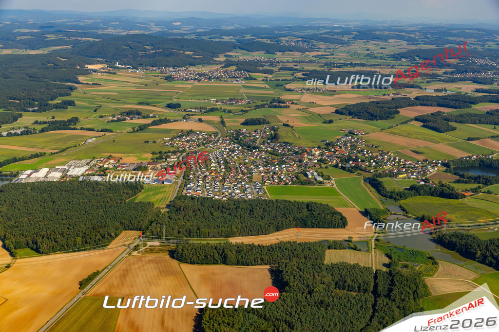 Das Luftbild zeigt :  Schmidgaden - Die Luftaufnahme wurde 2024 vom UL-Flugzeug aus erstellt ( keine Drohne ) - Hochauflösende Luftaufnahme - Für grossformatige Ausdrucke geeignet. Die Geschenkidee !Mit Lizenz und Bildrechte bestellbar