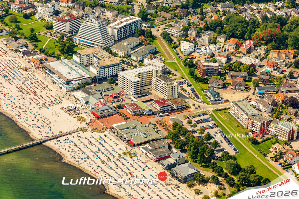 Luftaufnahme Promenade Grömitz - Die Luftaufnahme wurde 2025 vom UL-Flugzeug heraus erstellt ( ohne Drohne ) - Hochauflösende Luftaufnahme - für professionelle Ausdrucke geeignet. Die Geschenkidee !Mit Lizenz und Bildrechte bestellbar