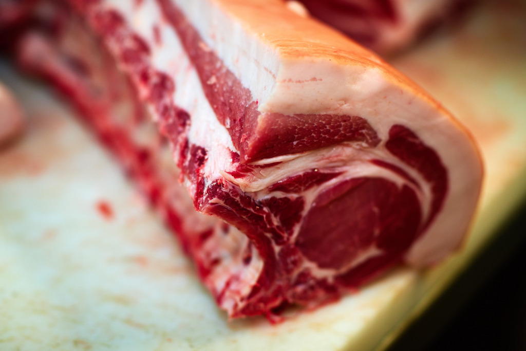 Fleischerei Dormayer | Langenzersdorf, Austria - February 12, 2019: Fleischerei Dormayer, ein schönes Fleischstück auf dem Tisch. - Realisiert mit Pictrs.com