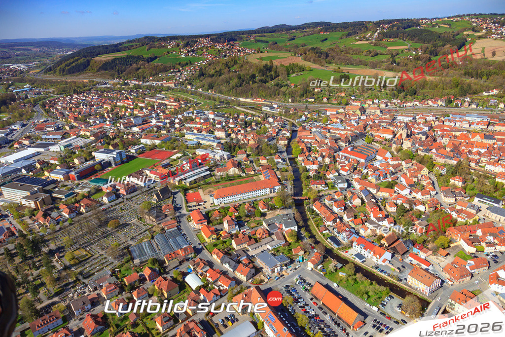 Die Luftaufnahme der Stadt Kronach wurde 2017 vom Flugzeug heraus erstellt ( keine Drohne )- hohe Auflösung für beste Qualität