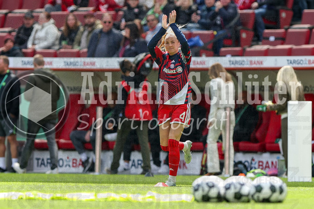 14.05.2026, GER, Fussball, Frauen, DFB-Pokal, Finale, Saison 2025/2026, VfL Wolfsburg - FC Bayern München | Glodis Viggosdottir (Bayern) gestikuliert, Gestik und Mimik