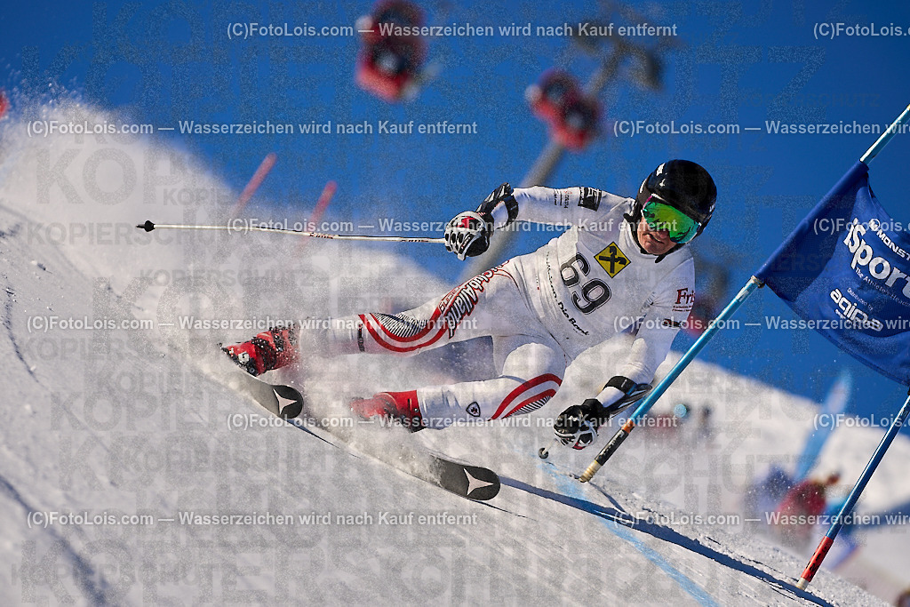 ALP2894_MASTERS-Cup_GS-B Herrn_Lavnick Paul | (C)FotoLois.com, Alois Spandl. FIS Masters-Cup Wildschönau, Giant Slalom auf der Piste Schatzberg GS, Siegerehrung auf dem Dorfplatz Niederau, Sa 13. Januar 2024.