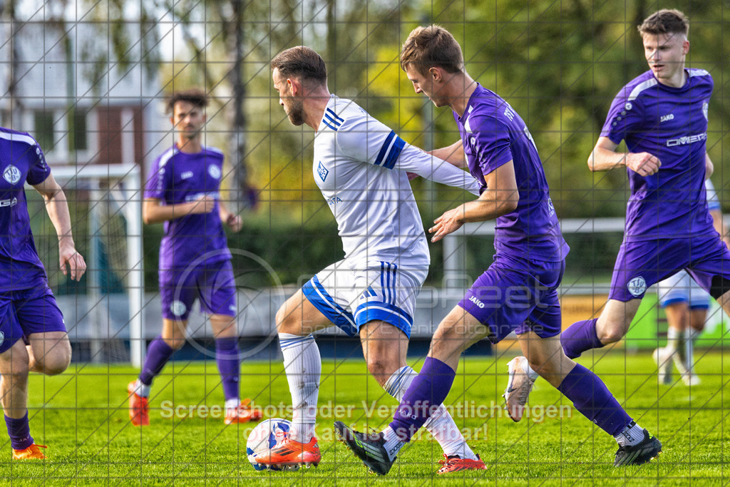 20261010_155327_0433-Bearbeitet_(c)_by_PhotoPeet | #,1.FC Eislingen (weiß) vs. TSV Bernhausen (lila), Fussball, Landesliga 2 - wfv, 11. Spieltag, Saison 2026/2027, Rasenplatz, Eichbachstation, Haldenstraße, 73054 Eislingen, 10.10.2026 - 15:30 Uhr,Foto: PhotoPeet / Sport- &amp; Eventfotografie / Peter Harich